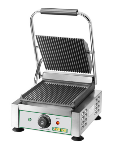 Electric griddle with ribbed top and self-balancing ribbed lid